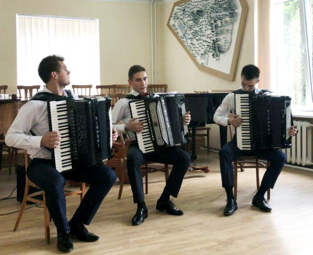 Тріо акордеоністів - Максим Панасик, Степан Буранич, Андрій Величко (керівник засл. прац.культури Баньковський А.М.)